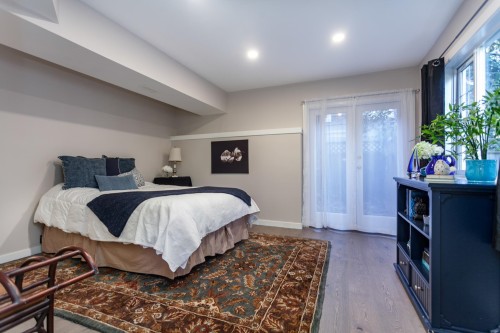 4956 Marine Drive, West Vancouver, BC - Indoor Photo Showing Bedroom