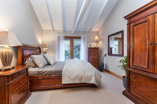 4956 Marine Drive, West Vancouver, BC - Indoor Photo Showing Bedroom