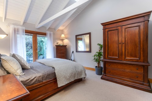 4956 Marine Drive, West Vancouver, BC - Indoor Photo Showing Bedroom