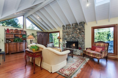 4956 Marine Drive, West Vancouver, BC - Indoor Photo Showing Living Room With Fireplace