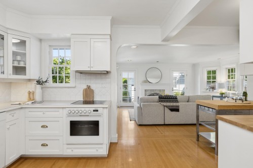 3933 King Edward Avenue W, Vancouver, BC - Indoor Photo Showing Kitchen