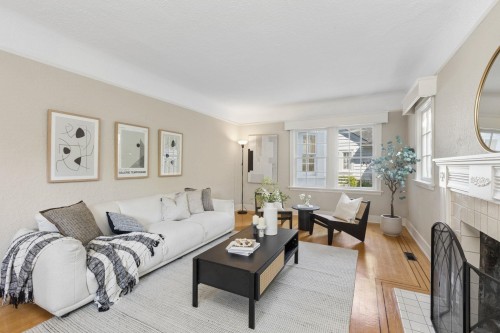 3933 King Edward Avenue W, Vancouver, BC - Indoor Photo Showing Living Room