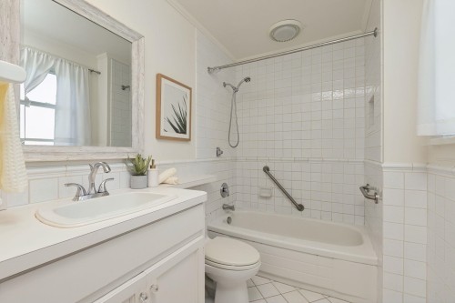 3933 King Edward Avenue W, Vancouver, BC - Indoor Photo Showing Bathroom