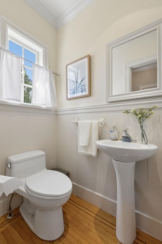 3933 King Edward Avenue W, Vancouver, BC - Indoor Photo Showing Bathroom