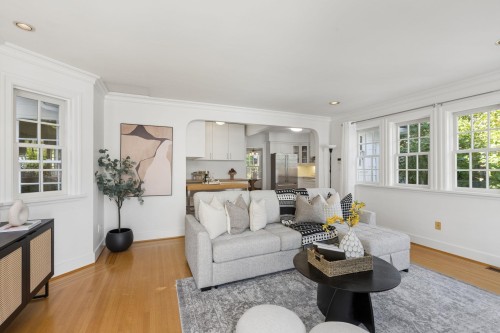 3933 King Edward Avenue W, Vancouver, BC - Indoor Photo Showing Living Room