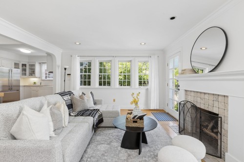3933 King Edward Avenue W, Vancouver, BC - Indoor Photo Showing Living Room With Fireplace