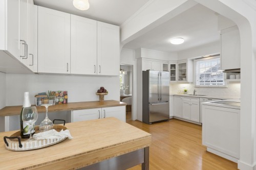 3933 King Edward Avenue W, Vancouver, BC - Indoor Photo Showing Kitchen