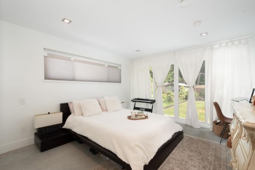 2420 Edgemont Boulevard, North Vancouver, BC - Indoor Photo Showing Bedroom