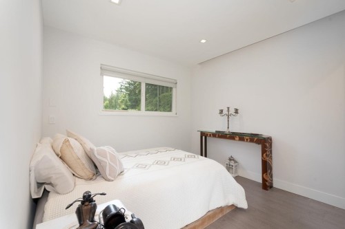 2420 Edgemont Boulevard, North Vancouver, BC - Indoor Photo Showing Bedroom