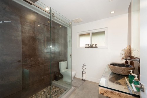 2420 Edgemont Boulevard, North Vancouver, BC - Indoor Photo Showing Bathroom