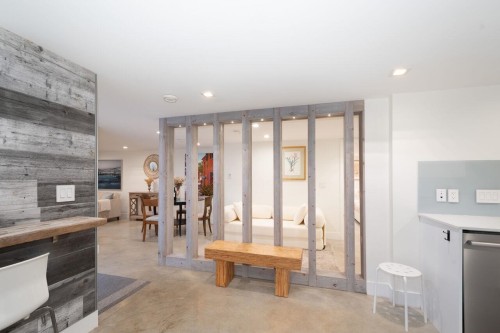 2420 Edgemont Boulevard, North Vancouver, BC - Indoor