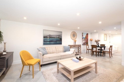 2420 Edgemont Boulevard, North Vancouver, BC - Indoor Photo Showing Living Room