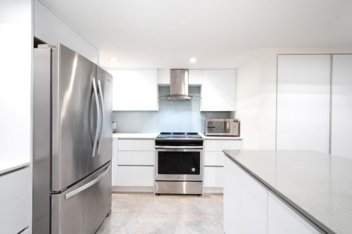 2420 Edgemont Boulevard, North Vancouver, BC - Indoor Photo Showing Kitchen