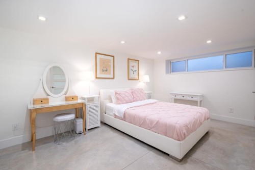2420 Edgemont Boulevard, North Vancouver, BC - Indoor Photo Showing Bedroom