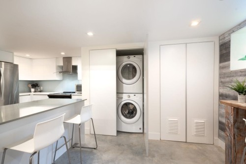 2420 Edgemont Boulevard, North Vancouver, BC - Indoor Photo Showing Laundry Room