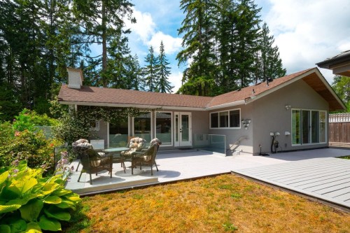 2420 Edgemont Boulevard, North Vancouver, BC - Outdoor With Deck Patio Veranda