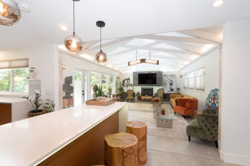 2420 Edgemont Boulevard, North Vancouver, BC - Indoor