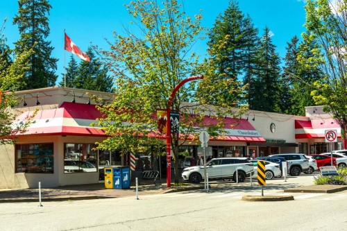 2420 Edgemont Boulevard, North Vancouver, BC - Outdoor