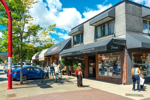 2420 Edgemont Boulevard, North Vancouver, BC - Outdoor