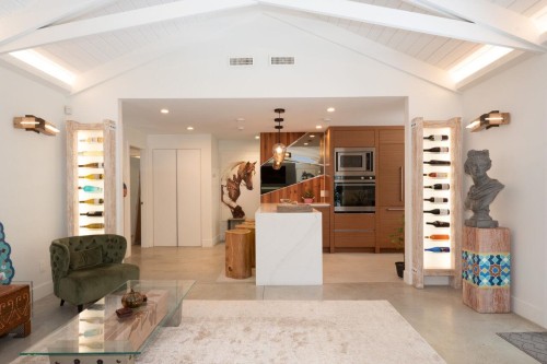 2420 Edgemont Boulevard, North Vancouver, BC - Indoor