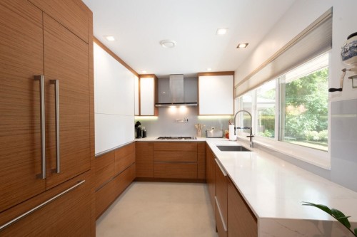 2420 Edgemont Boulevard, North Vancouver, BC - Indoor Photo Showing Kitchen