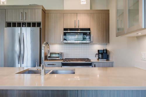 409-22327 River Road, Maple Ridge, BC - Indoor Photo Showing Kitchen With Stainless Steel Kitchen With Double Sink With Upgraded Kitchen