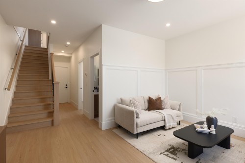 2-6525 Dufferin Avenue, Burnaby, BC - Indoor