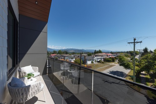 2-6525 Dufferin Avenue, Burnaby, BC - Outdoor With View With Exterior