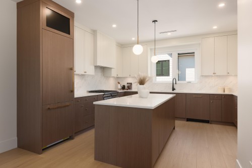 2-6525 Dufferin Avenue, Burnaby, BC - Indoor Photo Showing Kitchen With Upgraded Kitchen