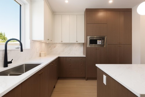 2-6525 Dufferin Avenue, Burnaby, BC - Indoor Photo Showing Kitchen With Double Sink