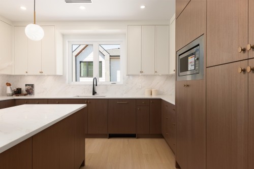 2-6525 Dufferin Avenue, Burnaby, BC - Indoor Photo Showing Kitchen With Upgraded Kitchen