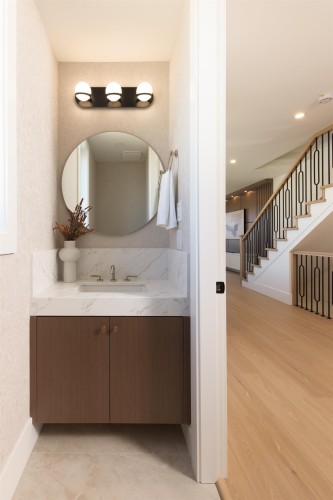 2-6525 Dufferin Avenue, Burnaby, BC - Indoor Photo Showing Bathroom