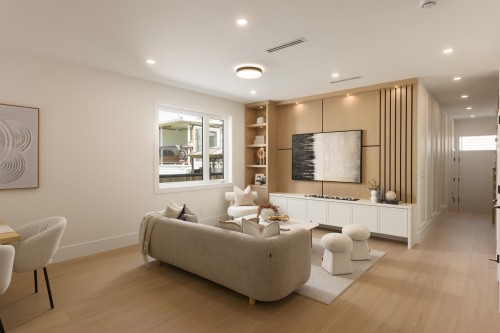 5-6525 Dufferin Avenue, Burnaby, BC - Indoor Photo Showing Living Room