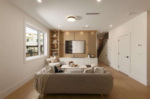 5-6525 Dufferin Avenue, Burnaby, BC - Indoor