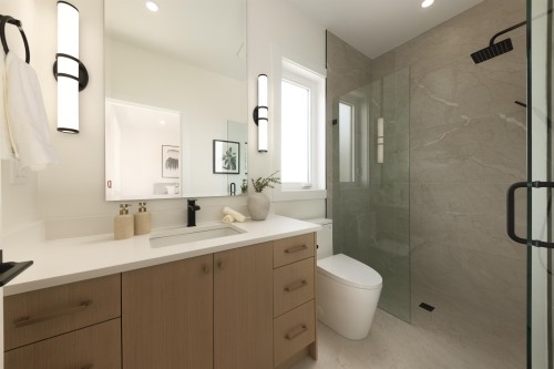 5-6525 Dufferin Avenue, Burnaby, BC - Indoor Photo Showing Bathroom