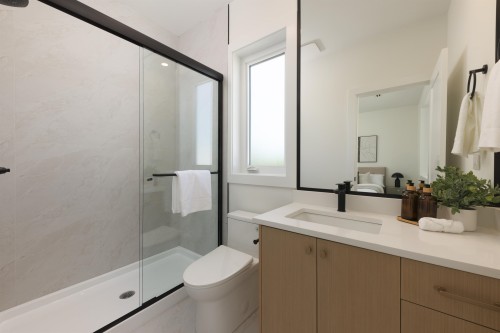 5-6525 Dufferin Avenue, Burnaby, BC - Indoor Photo Showing Bathroom