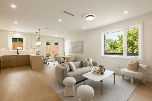 5-6525 Dufferin Avenue, Burnaby, BC - Indoor Photo Showing Living Room