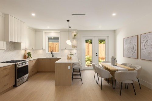 5-6525 Dufferin Avenue, Burnaby, BC - Indoor Photo Showing Kitchen With Upgraded Kitchen