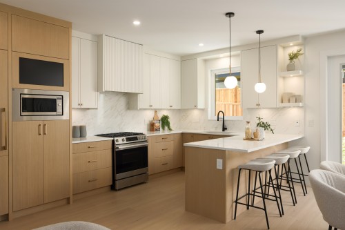 5-6525 Dufferin Avenue, Burnaby, BC - Indoor Photo Showing Kitchen With Upgraded Kitchen
