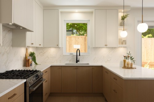 5-6525 Dufferin Avenue, Burnaby, BC - Indoor Photo Showing Kitchen With Upgraded Kitchen