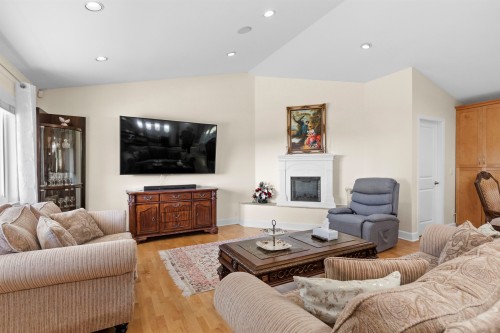 875 Greenwood Road, West Vancouver, BC - Indoor Photo Showing Living Room With Fireplace