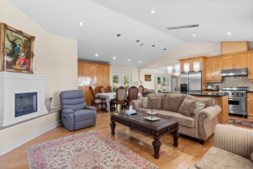 875 Greenwood Road, West Vancouver, BC - Indoor Photo Showing Living Room With Fireplace