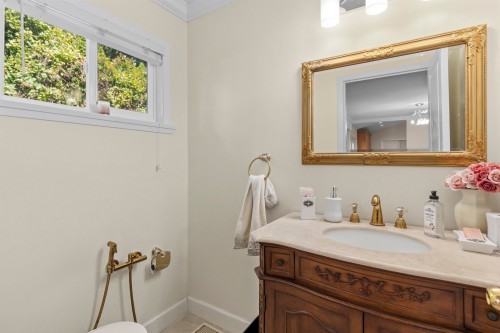 875 Greenwood Road, West Vancouver, BC - Indoor Photo Showing Bathroom