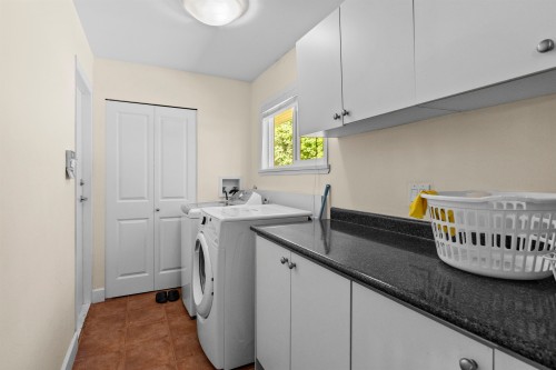 875 Greenwood Road, West Vancouver, BC - Indoor Photo Showing Laundry Room