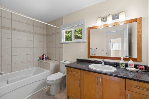 875 Greenwood Road, West Vancouver, BC - Indoor Photo Showing Bathroom