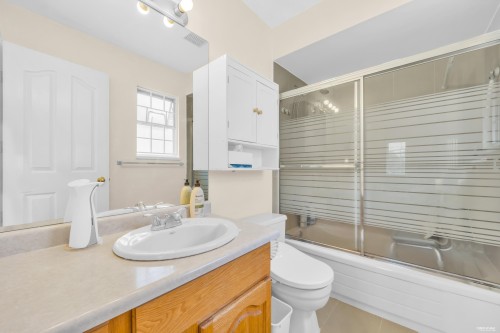 1268 Nanaimo Street, Vancouver, BC - Indoor Photo Showing Bathroom