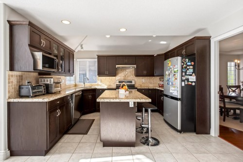 1671 Mallard Court, Coquitlam, BC - Indoor Photo Showing Kitchen With Upgraded Kitchen