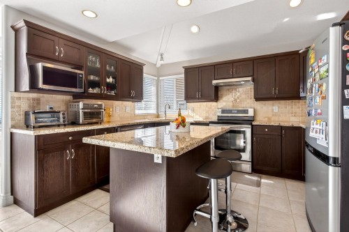 1671 Mallard Court, Coquitlam, BC - Indoor Photo Showing Kitchen With Upgraded Kitchen
