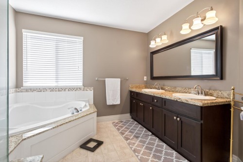 1671 Mallard Court, Coquitlam, BC - Indoor Photo Showing Bathroom