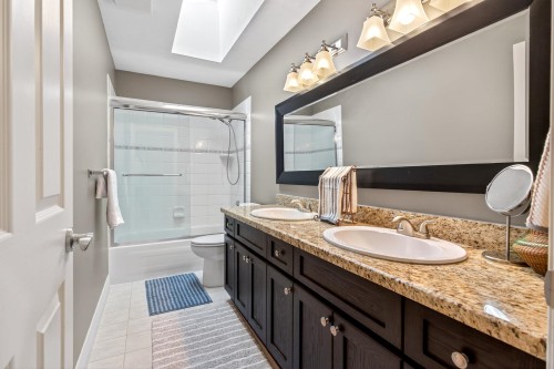 1671 Mallard Court, Coquitlam, BC - Indoor Photo Showing Bathroom